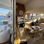 Yacht Queen B Sopot Houseboat