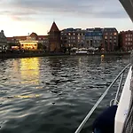 Yacht Queen B Sopot Houseboat