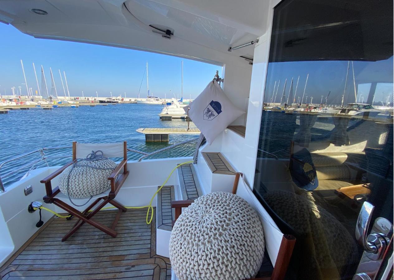Båthotell Yacht Queen B Houseboat *