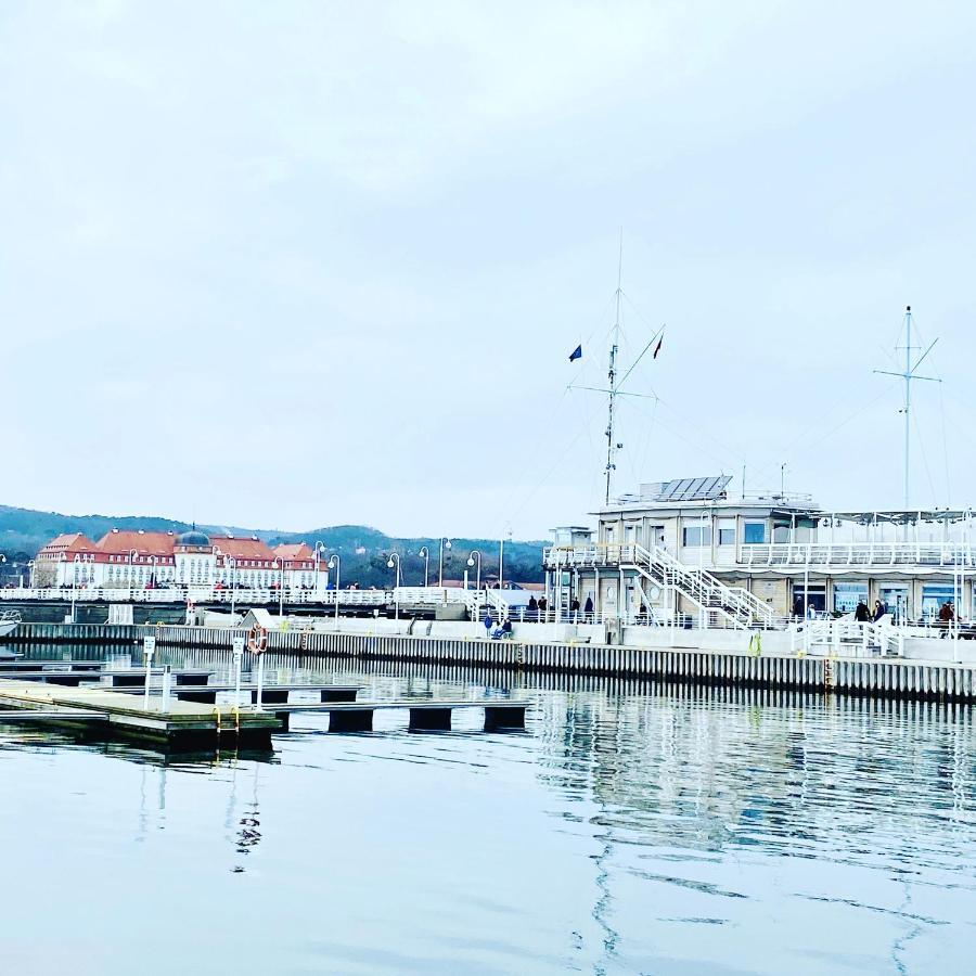 Yacht Queen B Houseboat Sopot