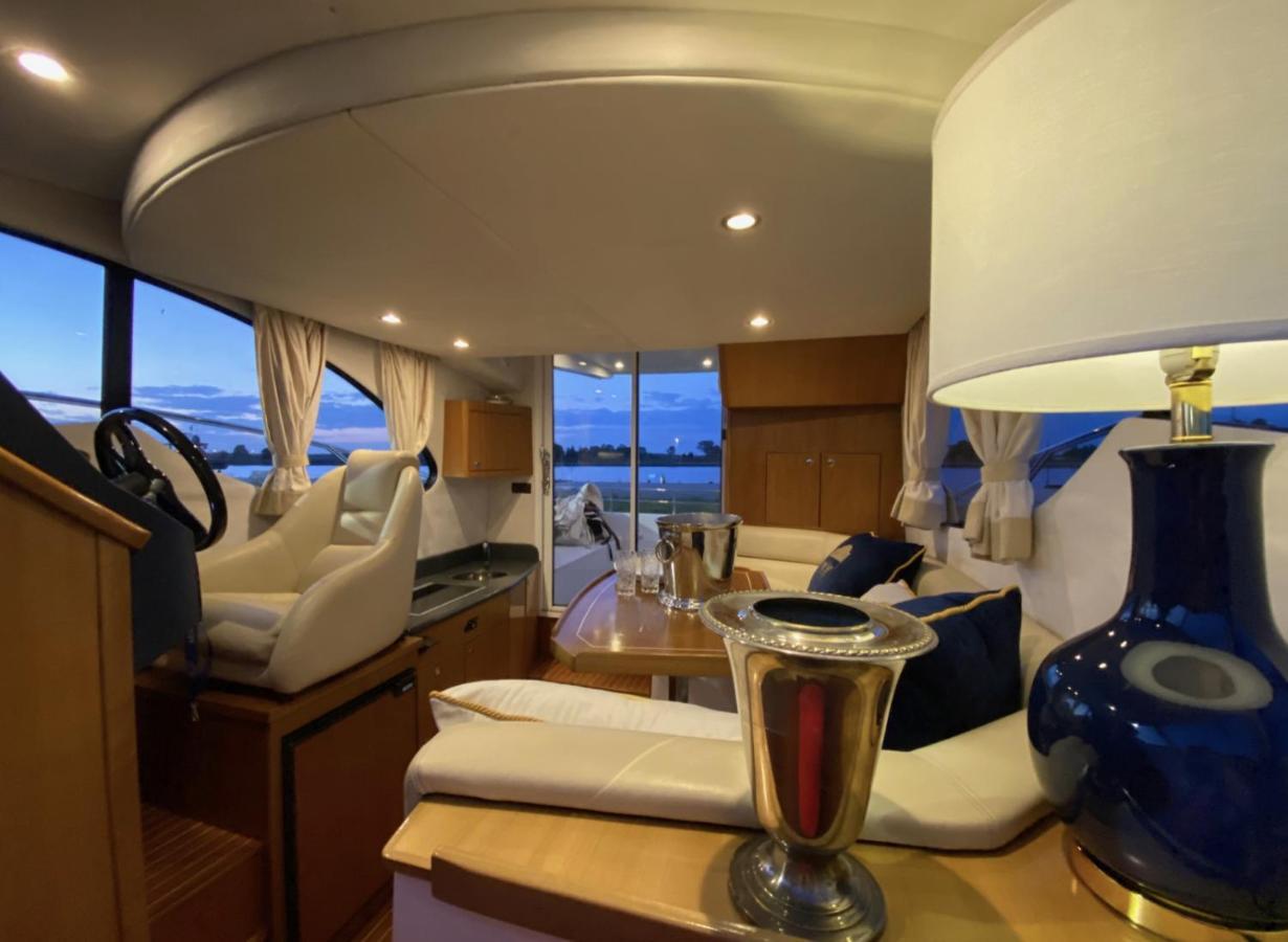 Båthotell Yacht Queen B Houseboat Sopot