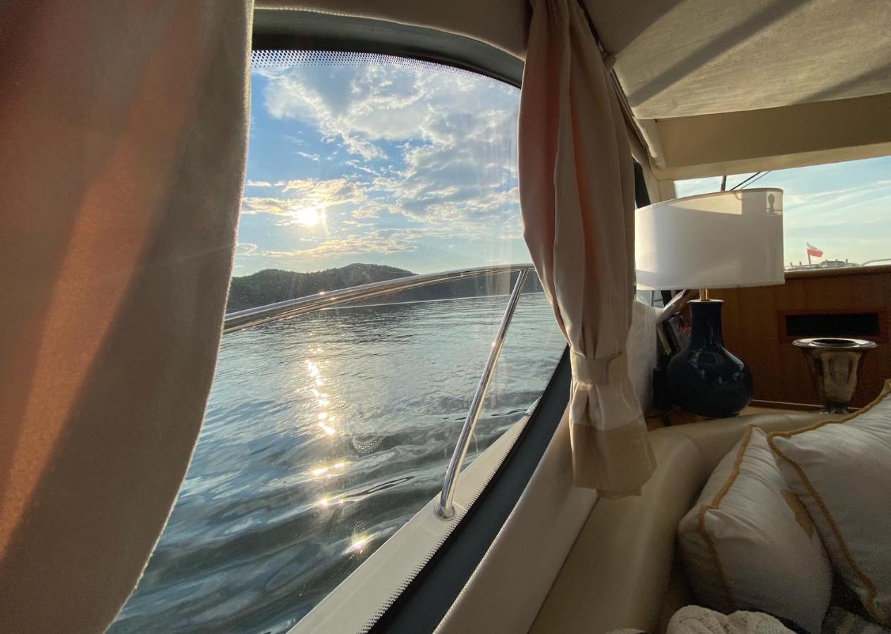 Yacht Queen B Houseboat Båthotell Sopot