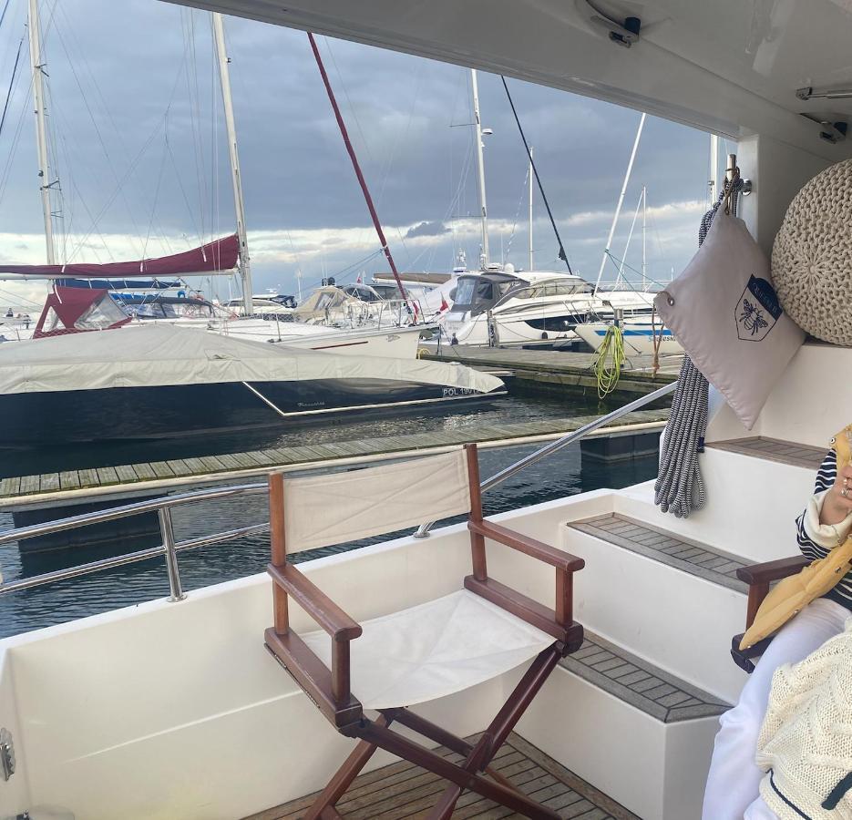 Yacht Queen B Houseboat * Sopot