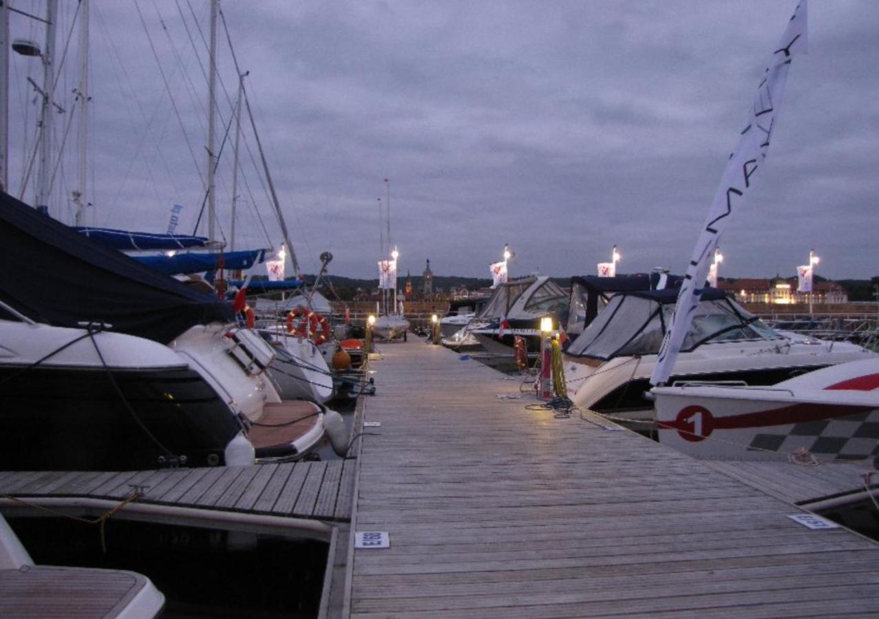Yacht Queen B Houseboat Sopot
