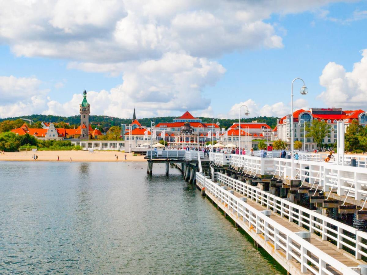 Yacht Queen B Houseboat Sopot