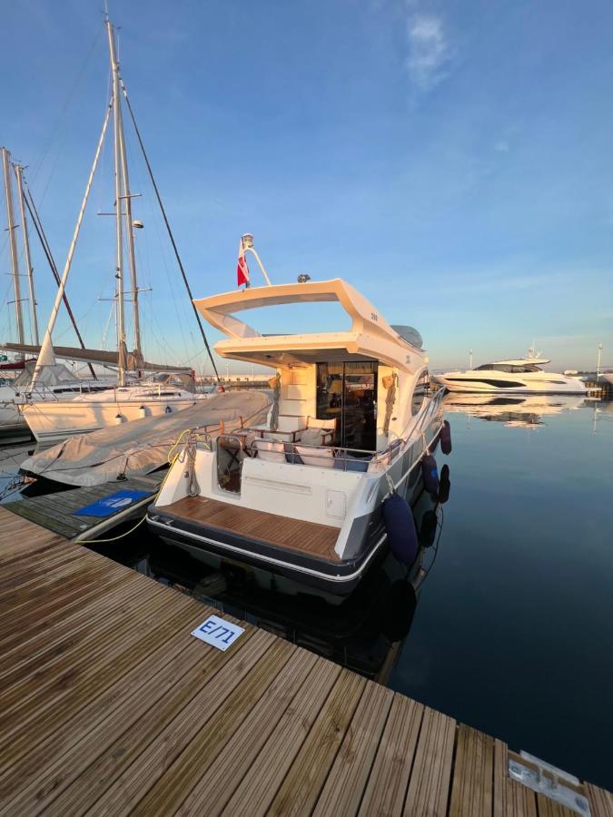 Yacht Queen B Houseboat Sopot