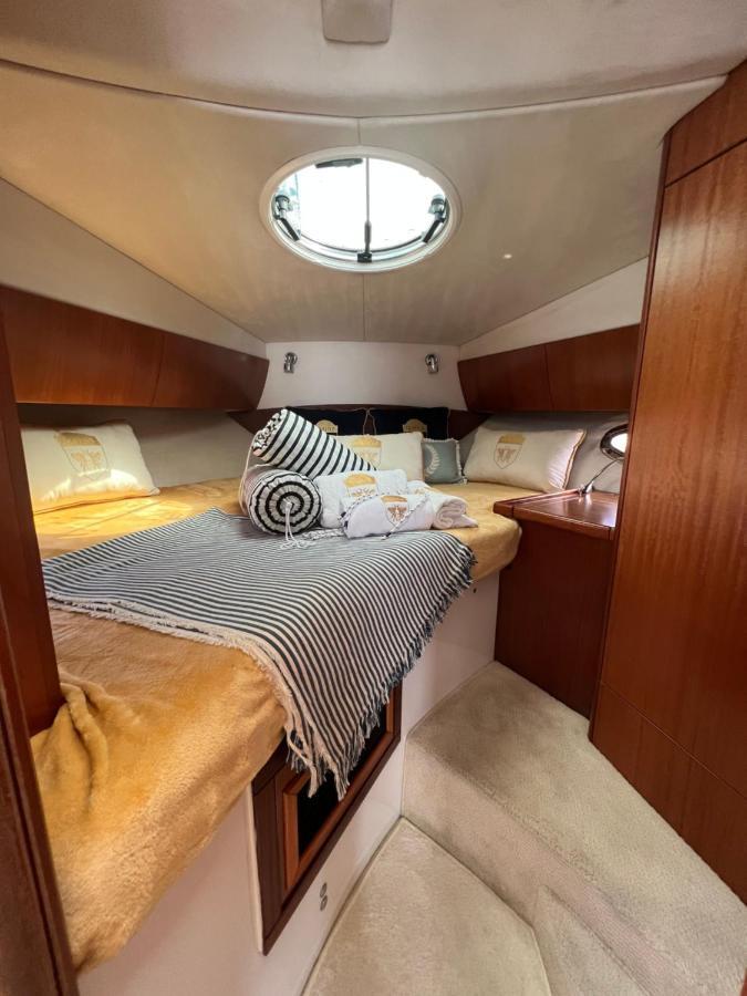 Yacht Queen B Houseboat Båthotell Sopot