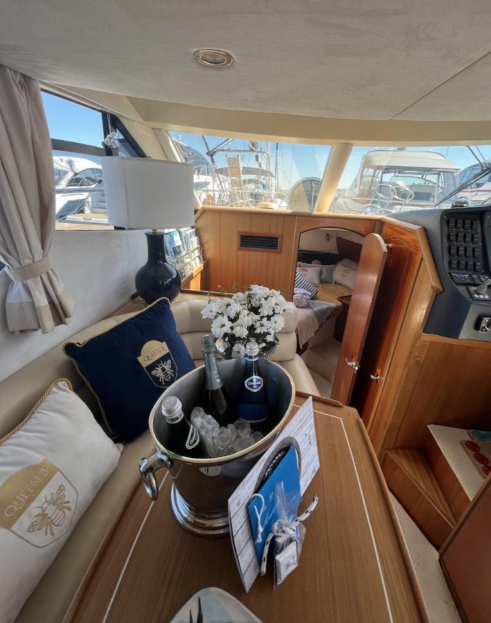 Båthotell Yacht Queen B Houseboat Sopot