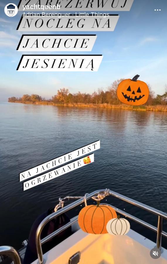 Yacht Queen B Houseboat *