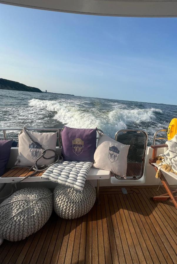 Båthotell Yacht Queen B Houseboat