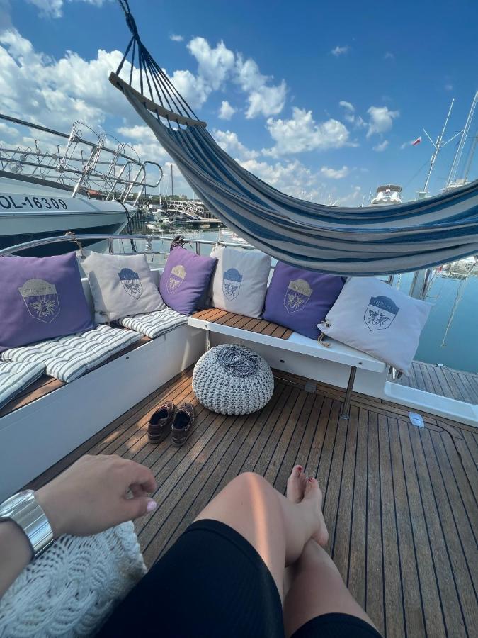 Yacht Queen B Houseboat Båthotell Sopot